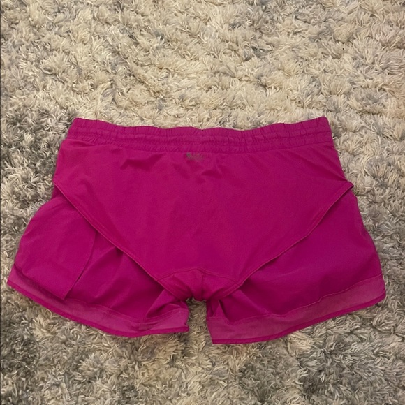 Athleta Mesh Racer Run Mid Rise 4" Short - Picture 4 of 5